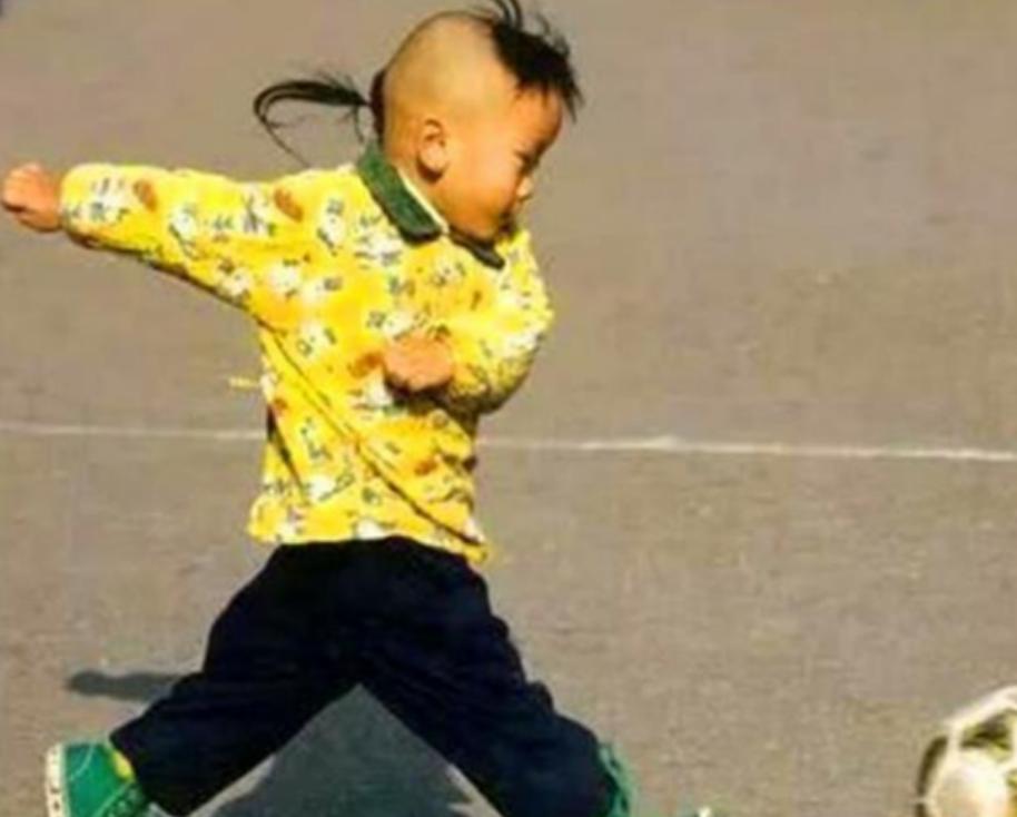 足球天才被相中,足球神童长大