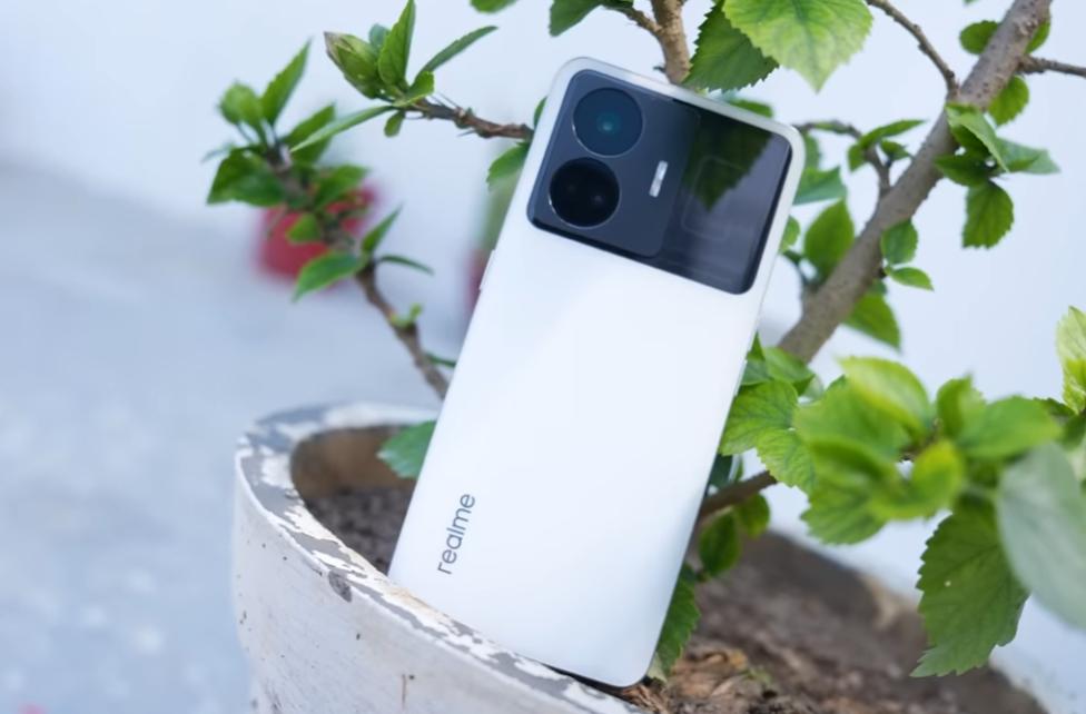 240W光速秒充旗舰，16GB版本跳水到2699元，1.5K屏+144Hz+IMX890