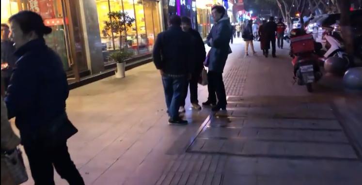 重庆南坪步行街酒馆,重庆老社区酒馆