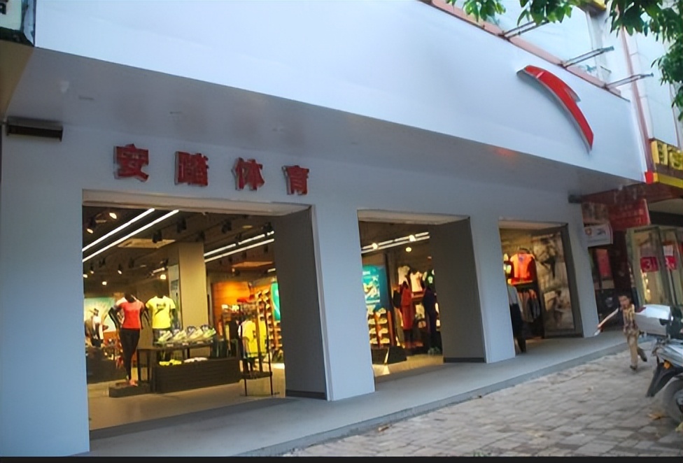 超越阿迪，从福建小镇走出来的安踏，在天猫唯品会大受热捧