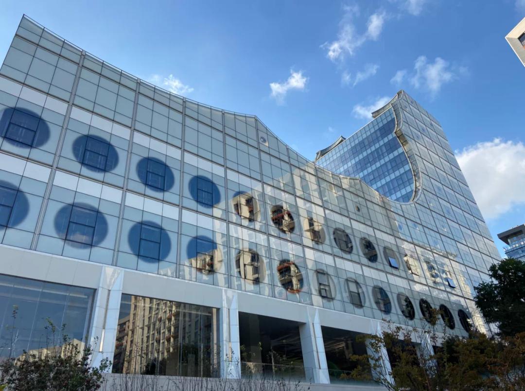 一个月三十万，能租到什么样的房子