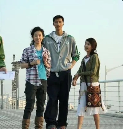 易建联身价上亿迎娶巴西宝贝,易建联有几个儿女