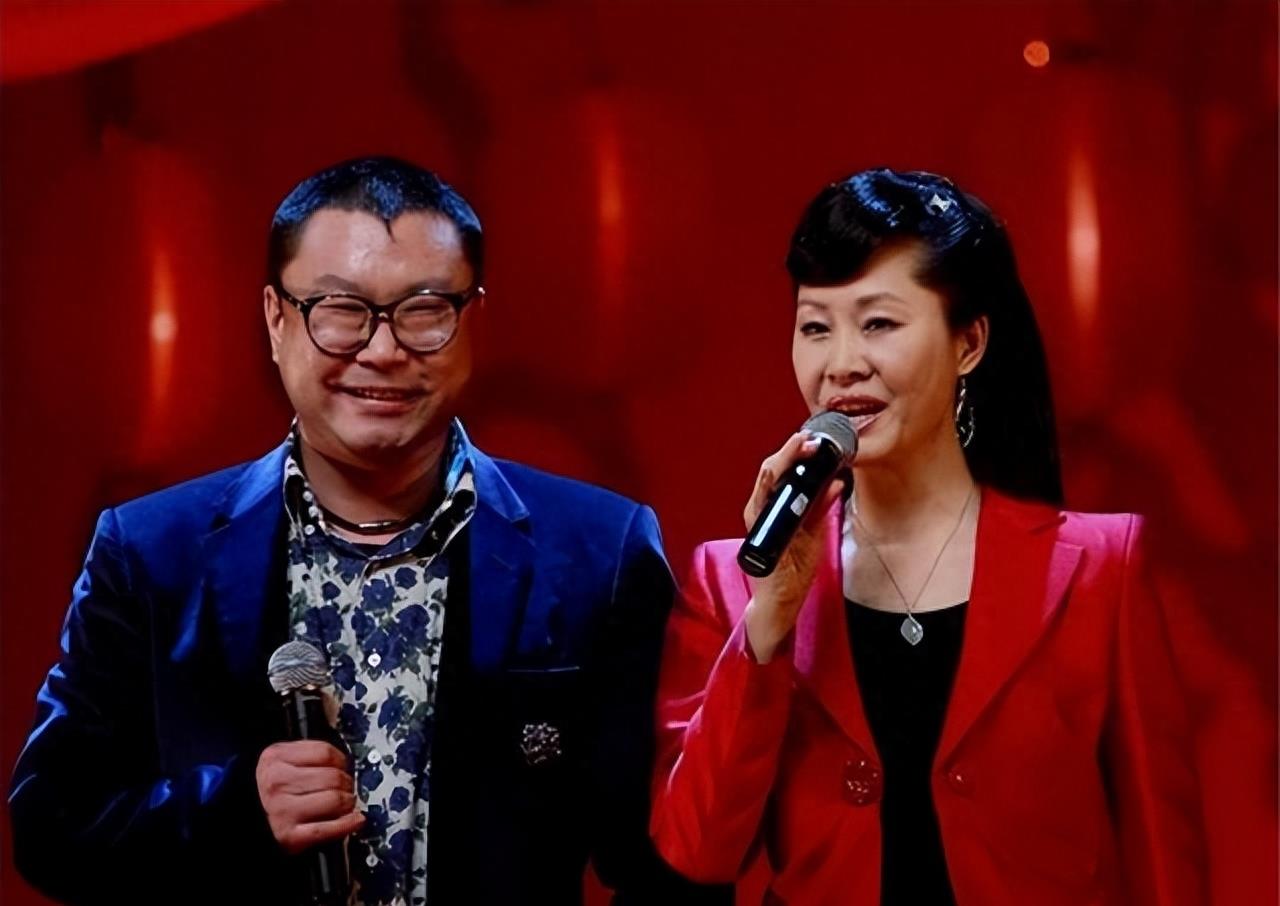 “纤夫哥”的跌宕人生：从春晚到牢狱，再到娶小娇妻