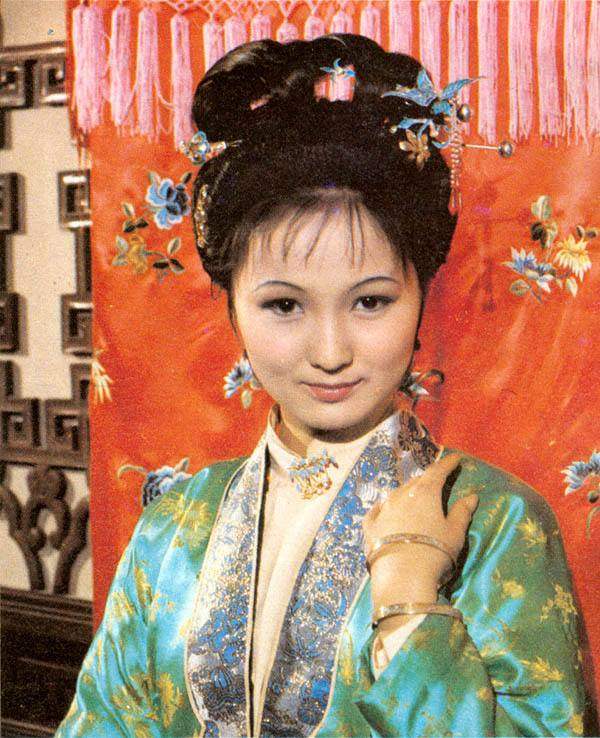 宝玉的那块玉最后去哪了 (第三十七回贾芸给宝玉带来了什么)