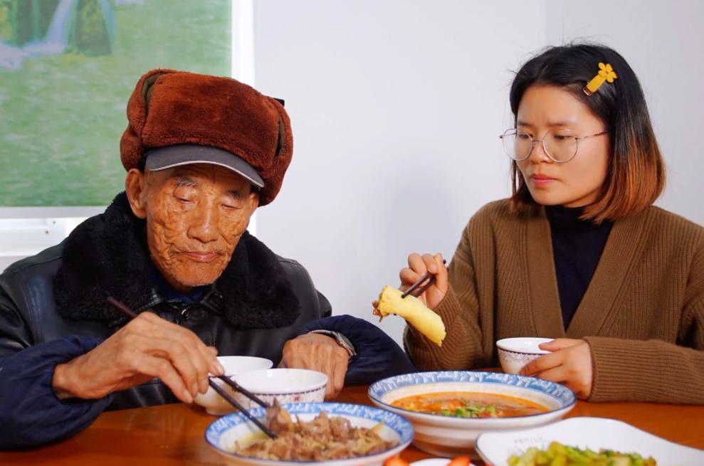 女人手指细长怎么个说法,为什么说女人手指短不缺吃喝穿