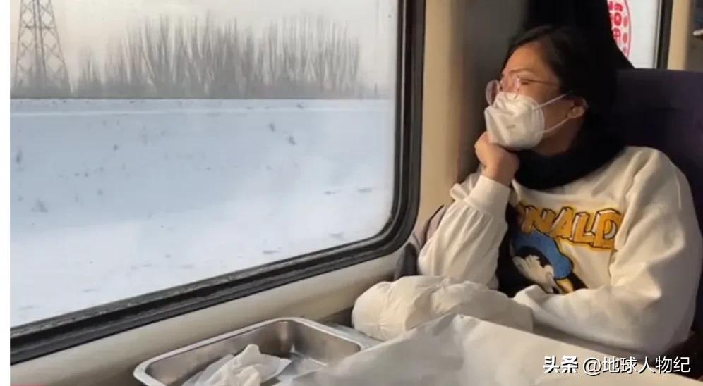 90后女人网恋奔现,90后女孩与男友奔现