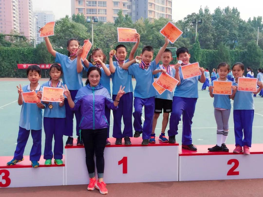 班主任原来是退役的特种兵,班主任是退伍特种兵完整版解说