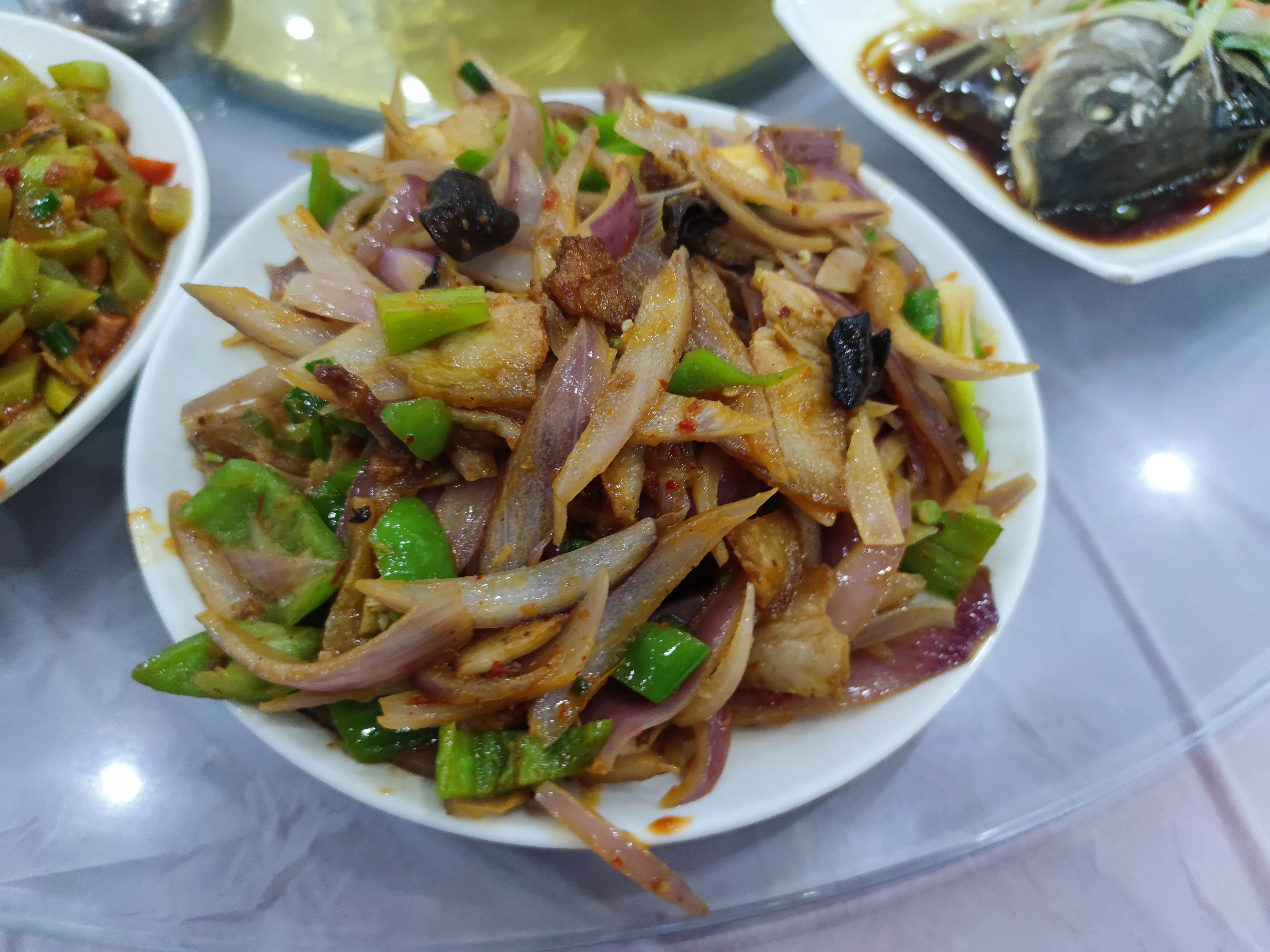 东北小伙13元自助餐,东北小伙吃自助餐视频