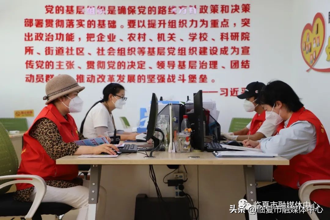 临夏市：小家大爱！母子档姐弟兵，抗疫一线的“全家总动员”