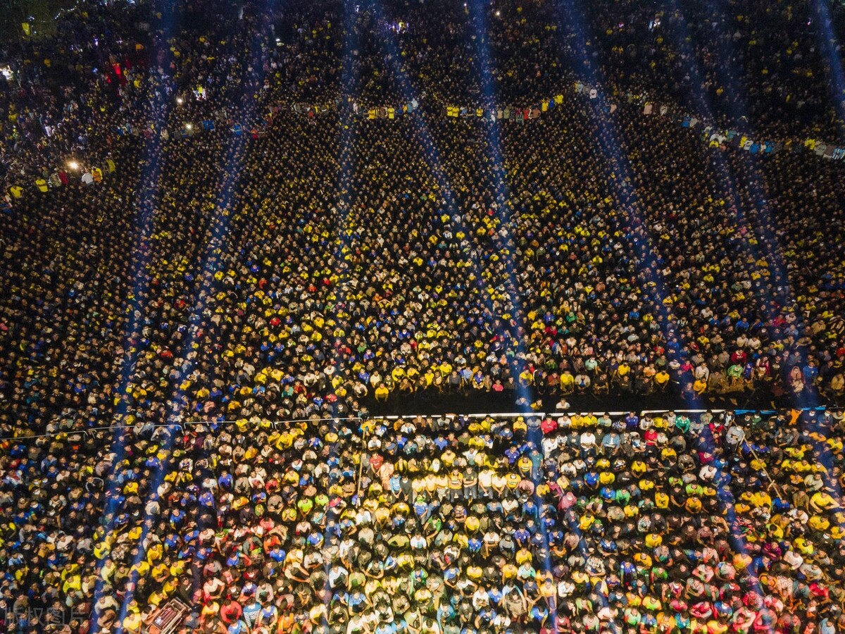 我愿以一生的努力，换取与你共处一个下午