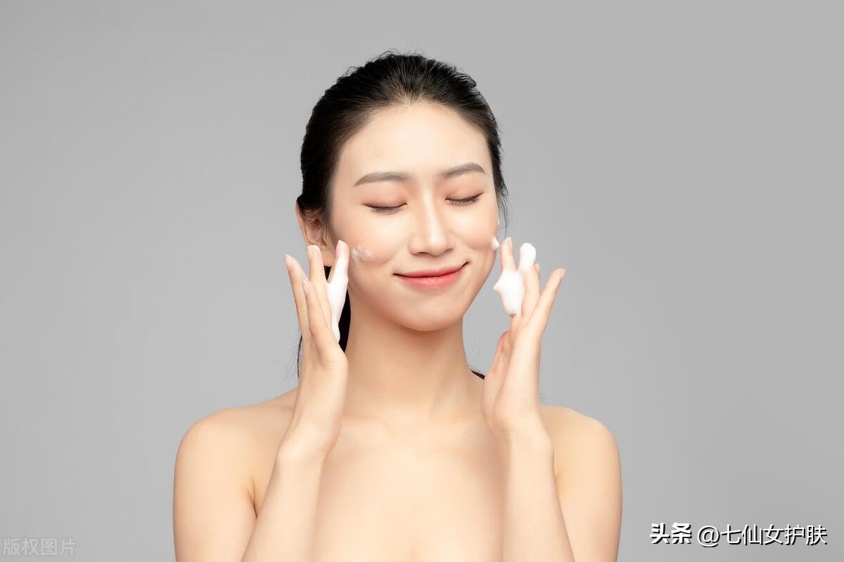 面膜含什么成分最补水 (珀莱雅补水保湿面膜成分)