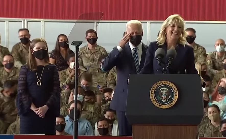 勇猛夫人吉尔：年近70还敢正面刚壮汉，只为守护她的瞌睡登