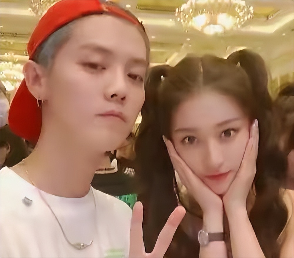 鹿晗被路人偶遇的视频,鹿晗偶遇粉丝打招呼