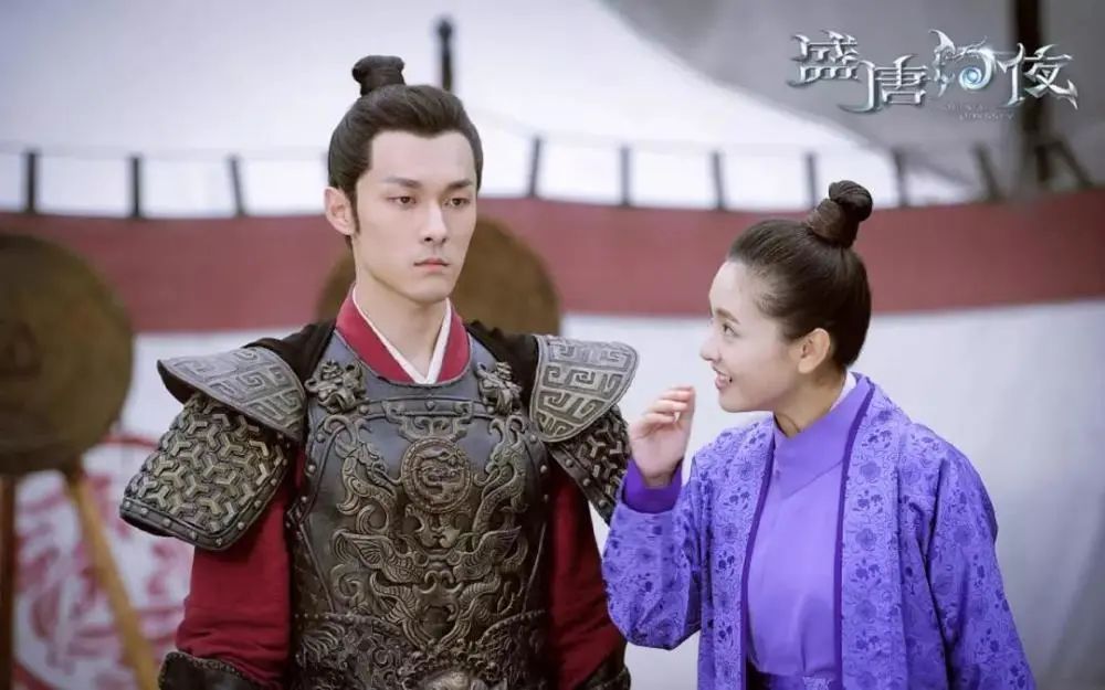 小白花被玫瑰嘲笑故事,小白花被玫瑰嘲笑