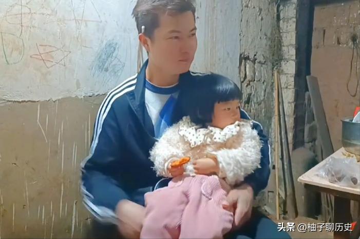 90后越南女孩从小父母离异，二婚嫁到中国云南农村，坚强独自带娃