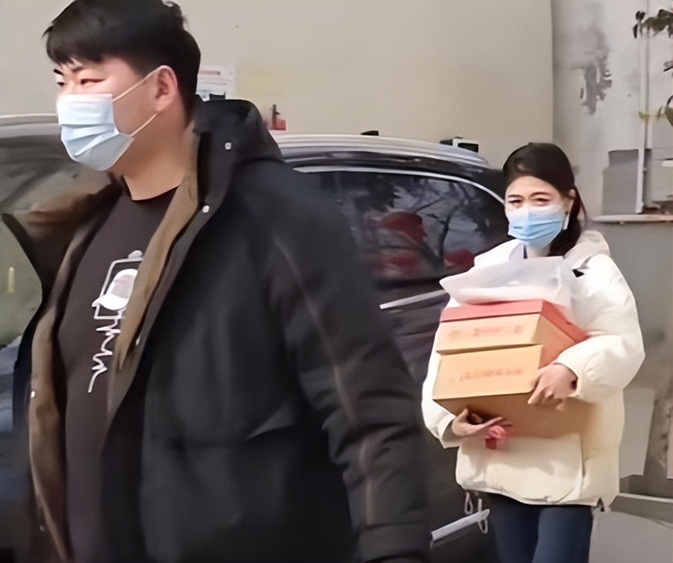 陈萌给大衣嫂母亲节礼物,陈萌给大衣嫂过母亲节