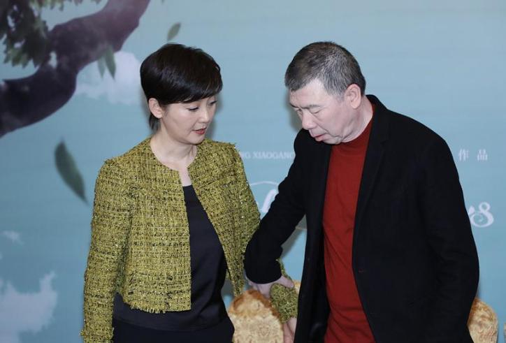 娱乐圈又爆一大瓜，徐帆收养的女儿，竟是冯小刚的“私生女”