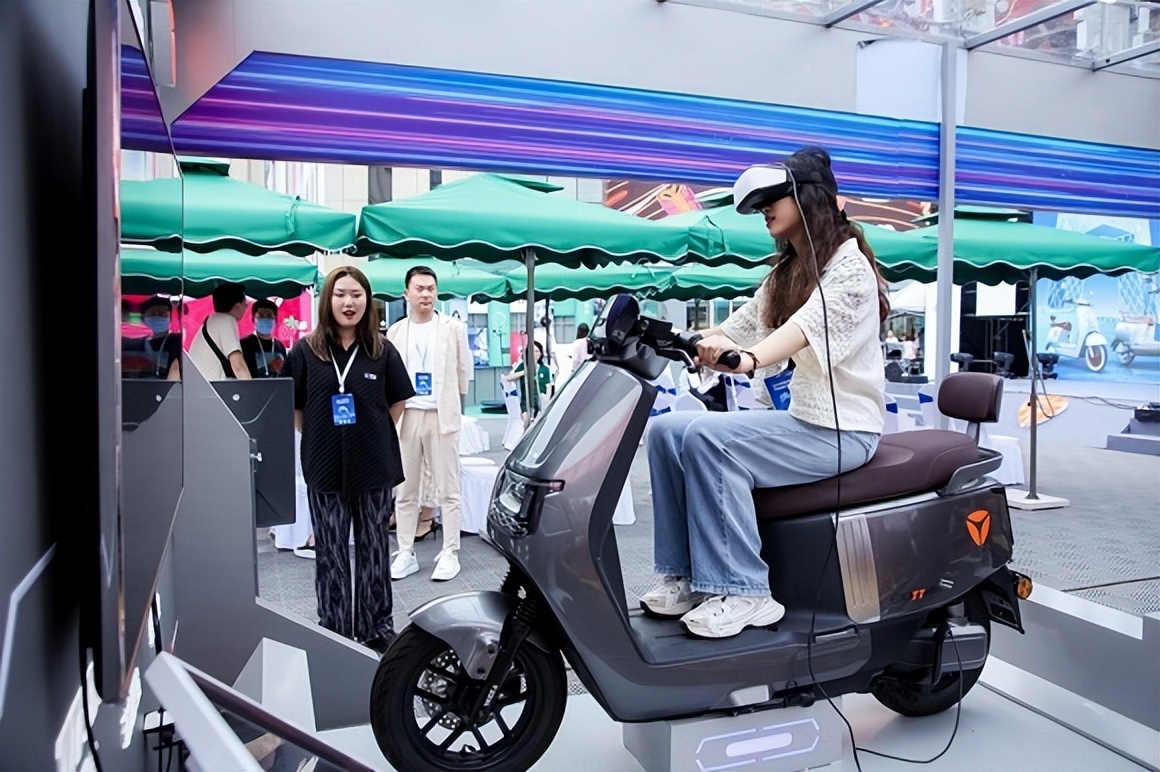 雅迪冠能豪华版价格,雅迪冠能探索E10豪华两轮旗舰