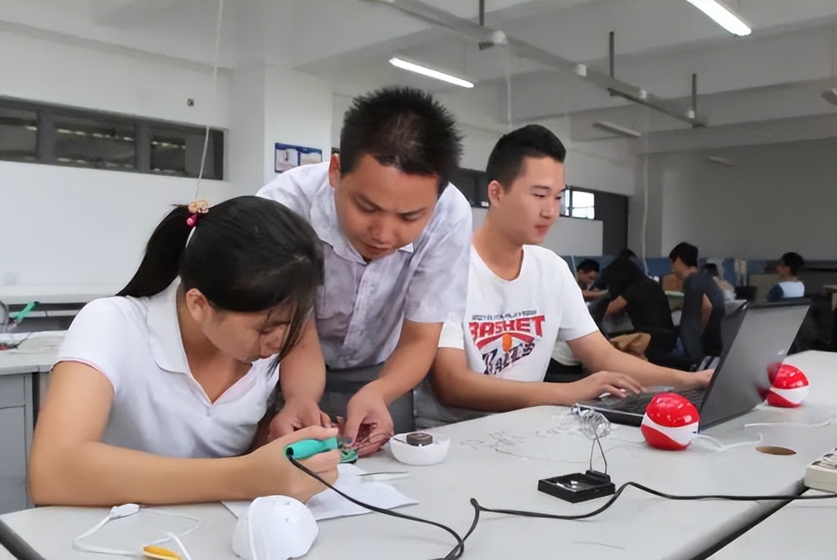 计算机类专业就业前景好的专业,未来五年哪些大学专业好就业