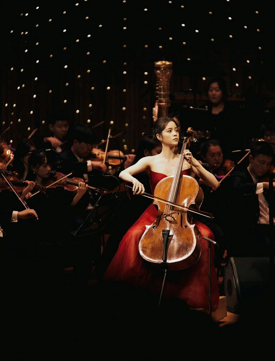 欧阳娜娜十八岁生日众明星送祝福,欧阳娜娜18岁众明星送祝福生日会