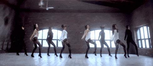 一场疯马秀，把韩国女明星遭遇的“性暴露”，彻底揭开