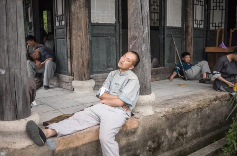 揭秘横店群演真实现状的电影,横店群演的真实生活