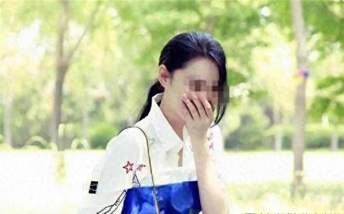 医生指向丈夫，她只身离家