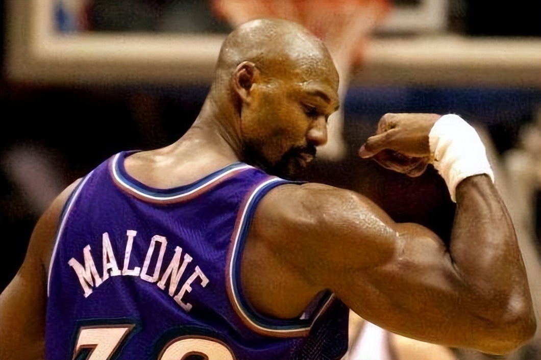 nba球衣穿出紧身衣,nba球员为什么穿紧身球衣