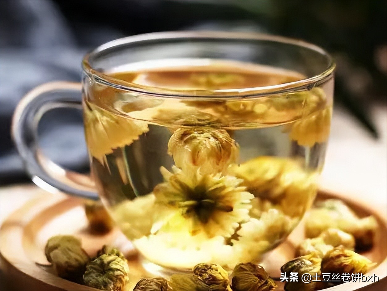 老茶客选菊花茶,老茶客提醒夏天避免3种茶