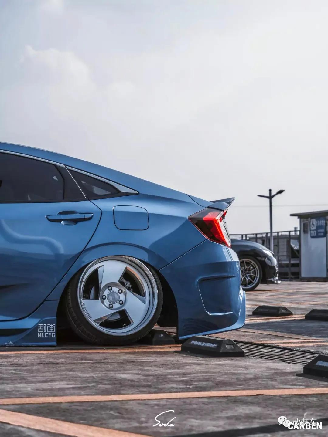 十代思域樱花粉低趴姿态,十代思域炫动蓝低趴姿态