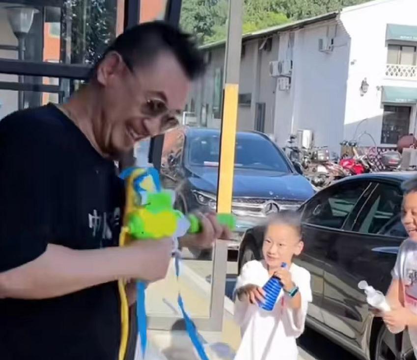 最近被爆丑闻的男星,当红顶级男星丑闻被爆出