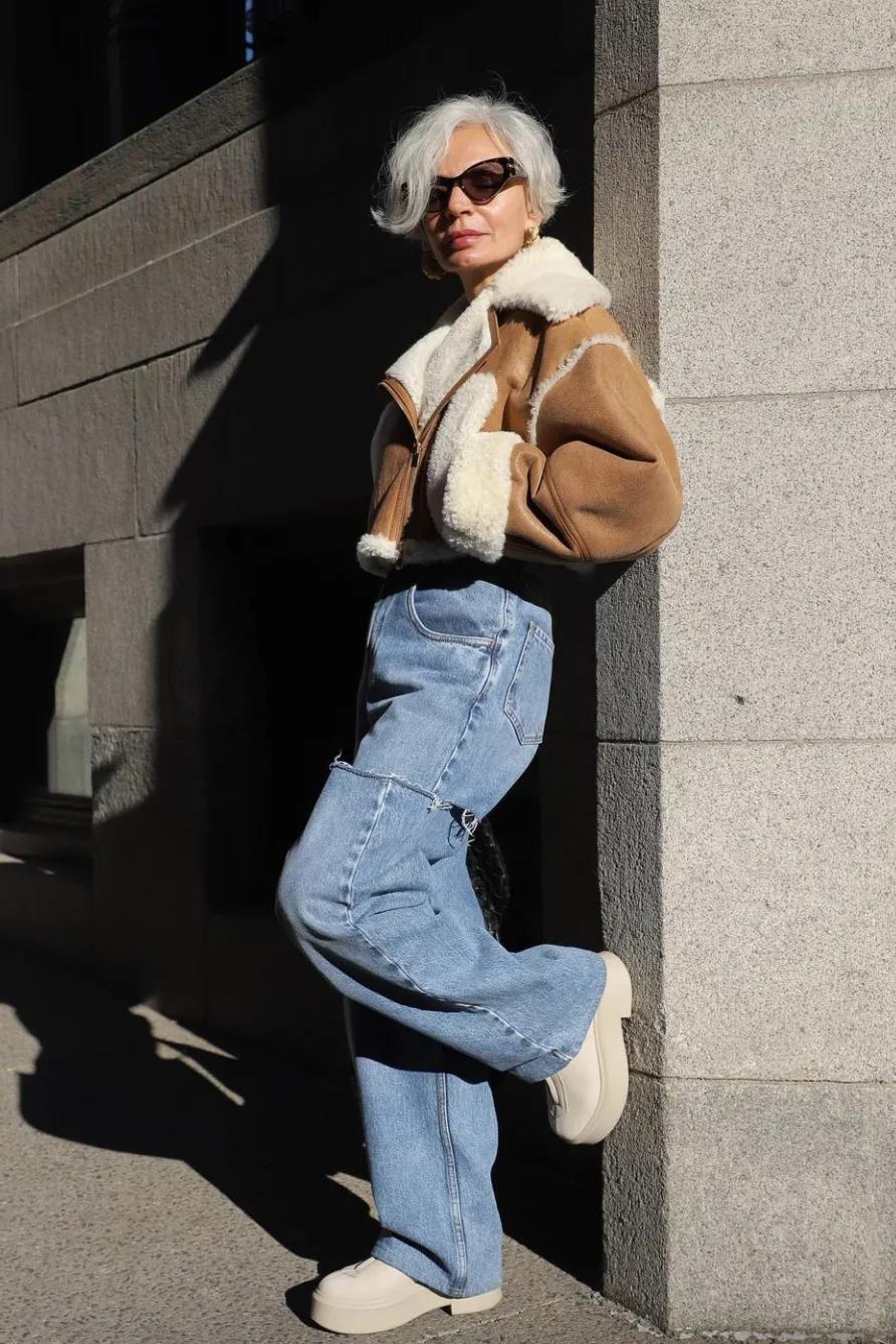 杨幂撞衫杨颖和热巴,杨幂绿配橙撞色大棉服