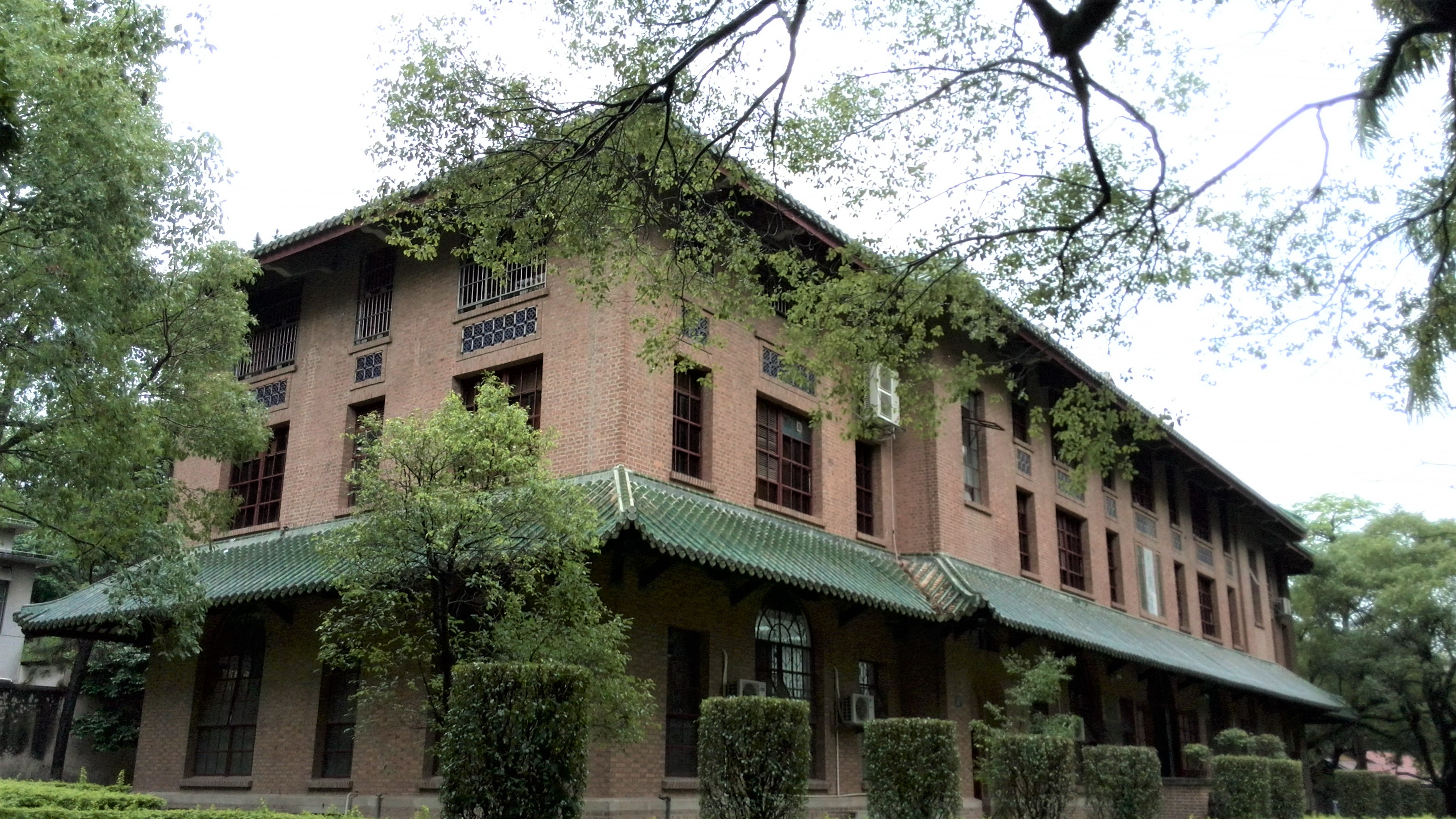 华南第一中山大学,中山大学广东人眼中的清华