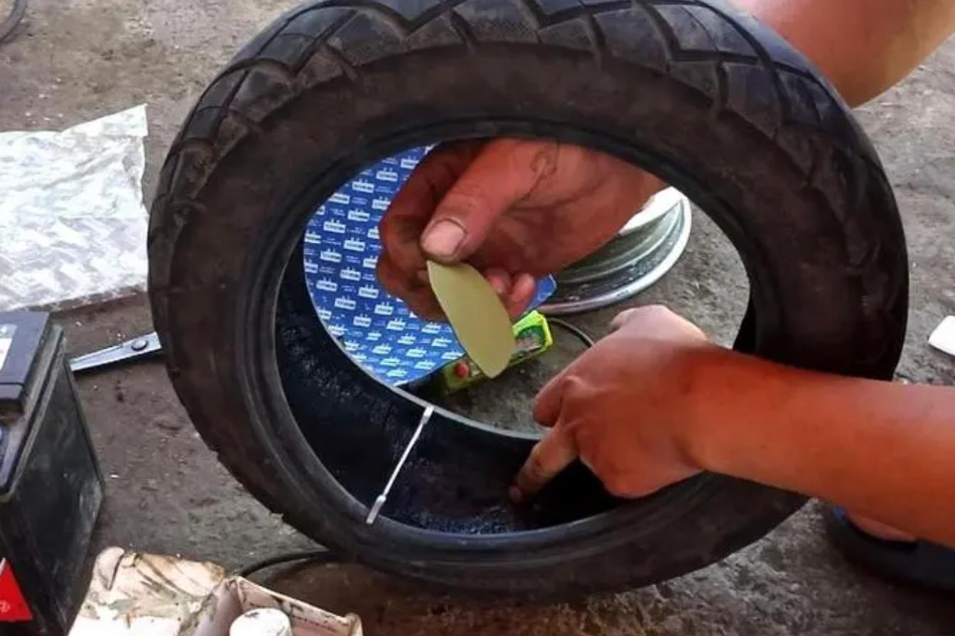 电动车真空胎扎孔怎么补,电动车真空胎破了有几种修补办法