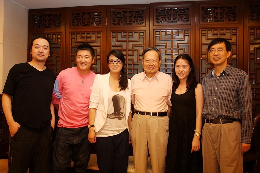 杨振宁与翁帆家庭的复杂关系,杨振宁百岁之际翁帆披露相处细节