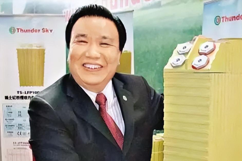 电池大王钟馨稼为美国捐款,钟馨稼做的是什么牌子的电池