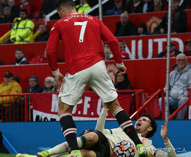 c罗凌空拳击打球,这就是c罗完整版