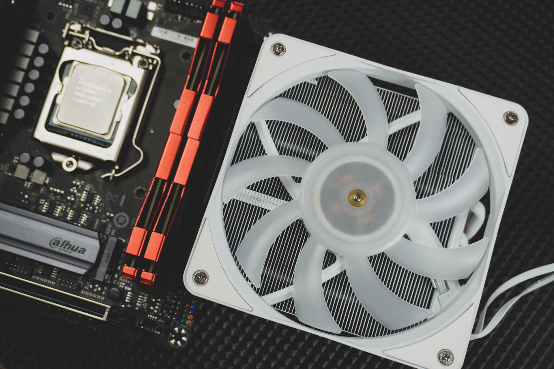 机箱空间太小了咋办,主机机箱太大了怎么改小