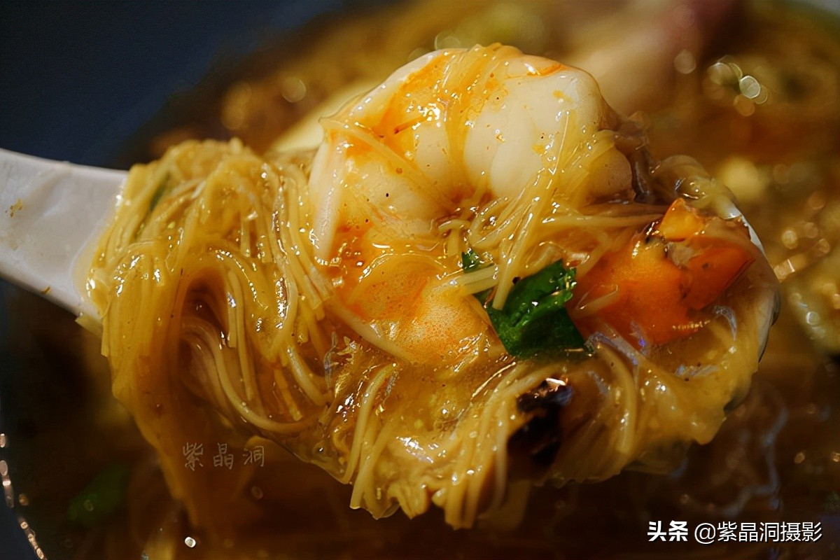 几张桌子的小店,只有4张桌子的长方形小店