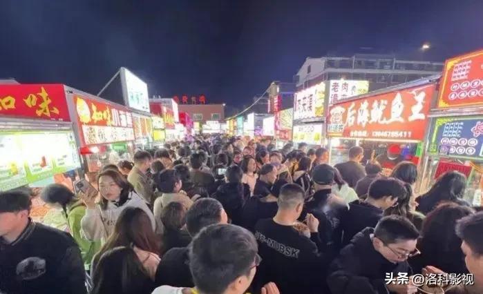 义乌摆地摊一晚赚9000元,浙江义乌95后夫妻摆摊日入9000