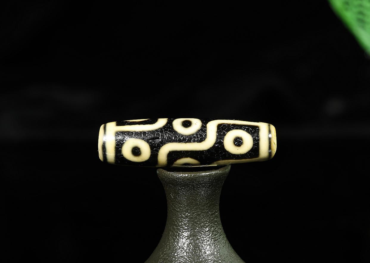 尼泊尔的天珠为啥便宜,全球唯一一个尼泊尔蓝纯天然天珠