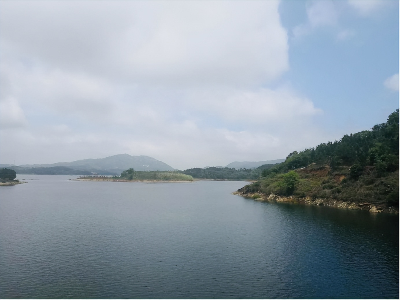 胡国民两室一厅,胡国民乐山