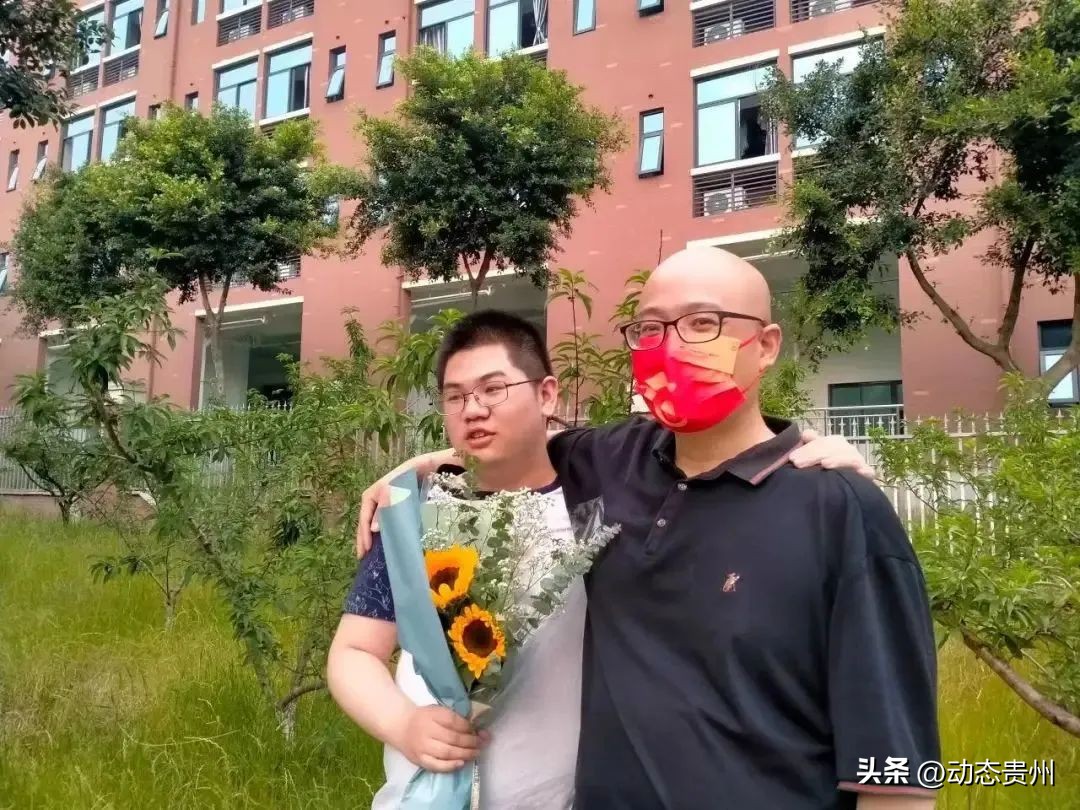 新生到学校报到还是报道,新生报到刚到教室会尴尬吗