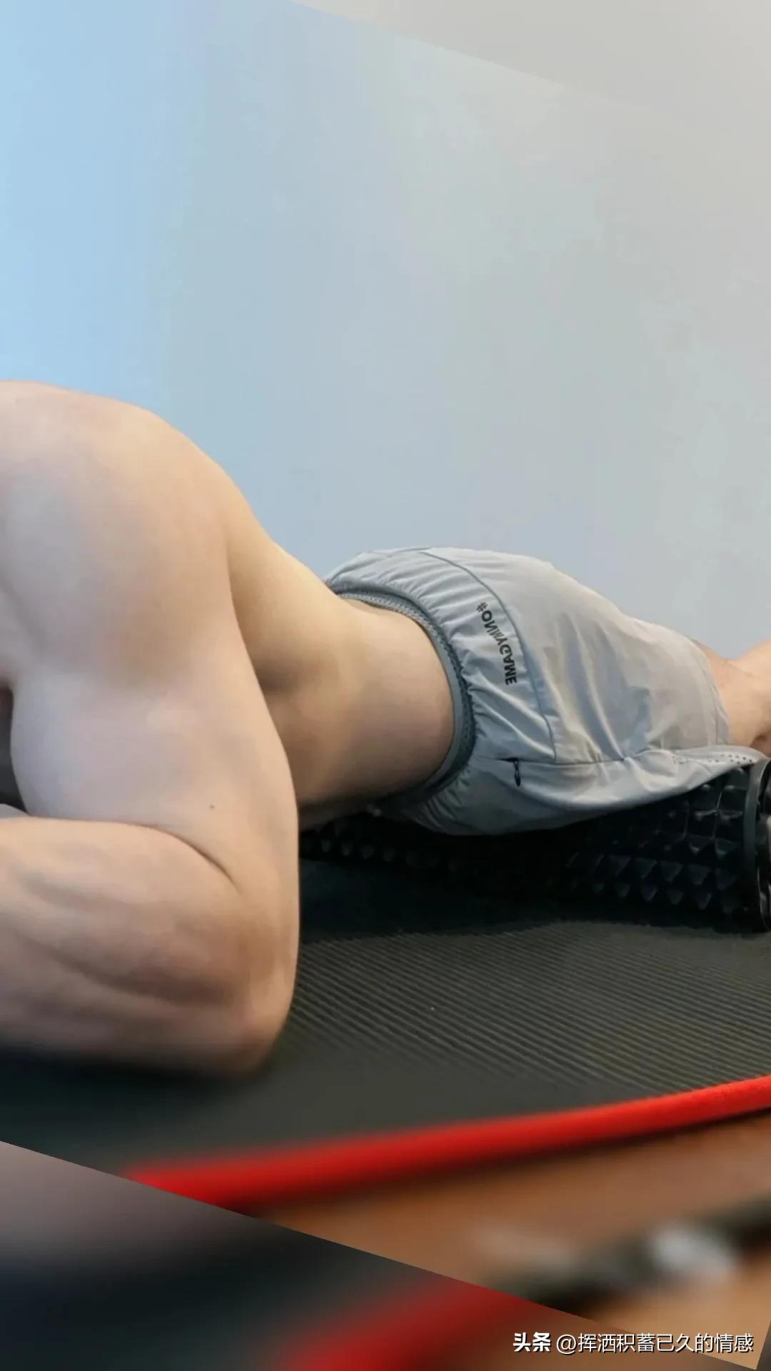 运动狼牙棒放松小腿肌肉,健身弹簧棒训练