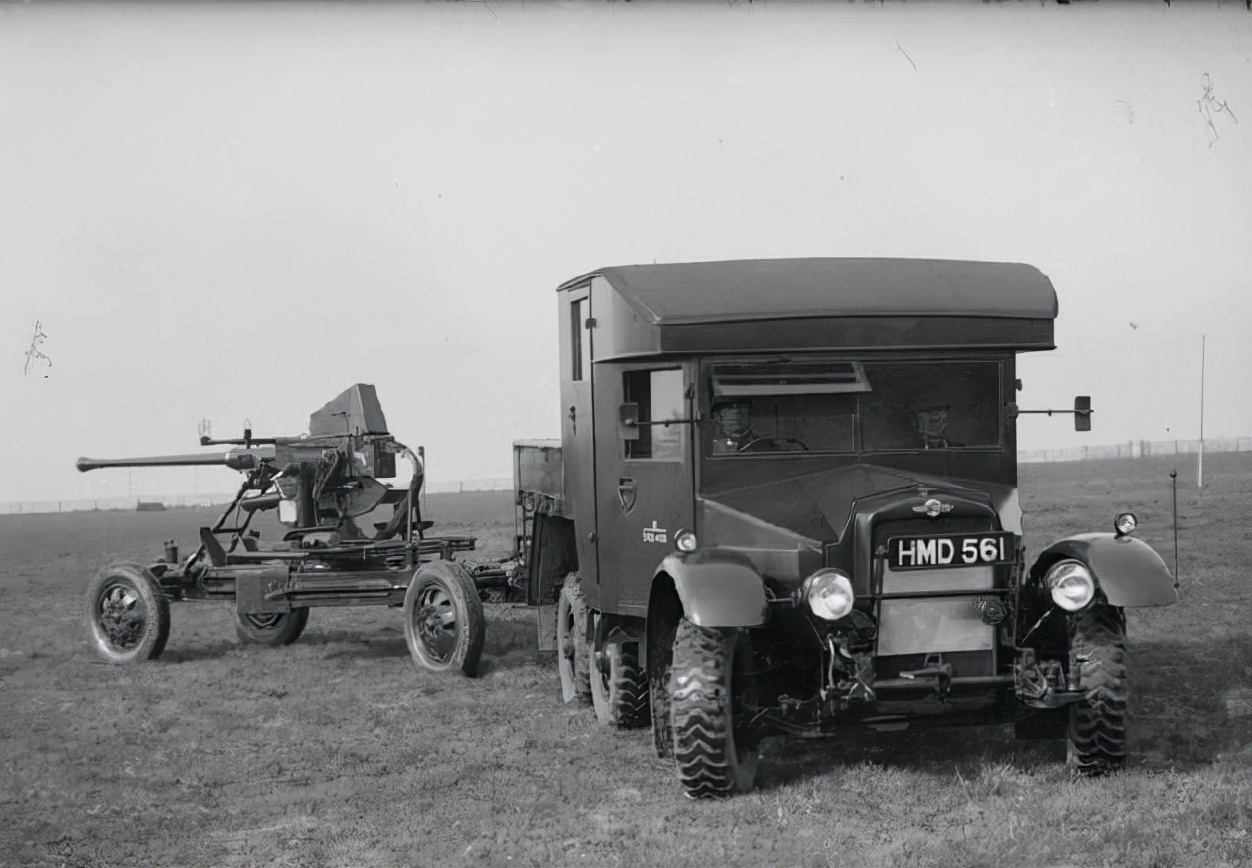 瑞典博福斯40mm高射炮威力,博福斯40mm防空炮炮管寿命
