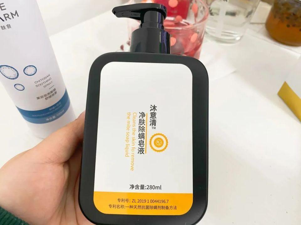 痘痘油光发亮,痘痘清理后很快发脓包