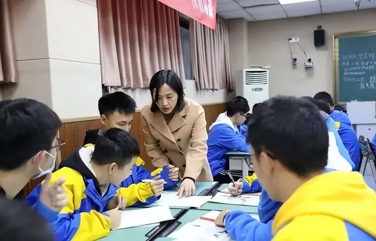 教师工资普调最新标准,教师工资今年普调表