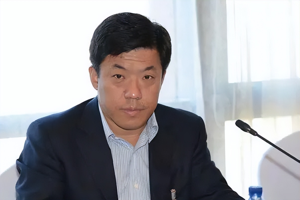 内蒙首富杜江涛，白手起家创造商业帝国，如今身价300亿