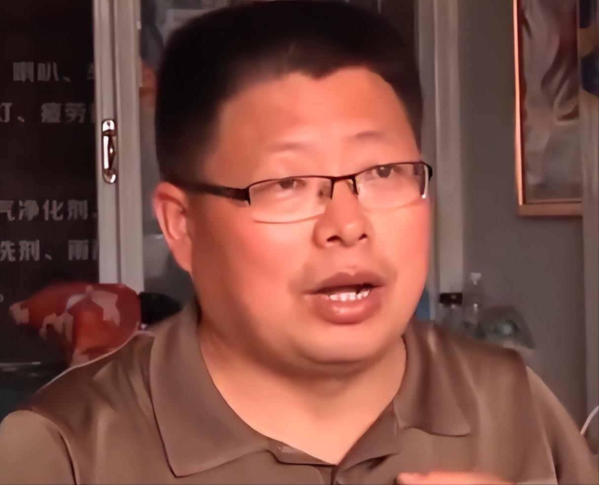 神秘男子买彩票中奖2100万,男子中彩票大奖第二天淡定去上班