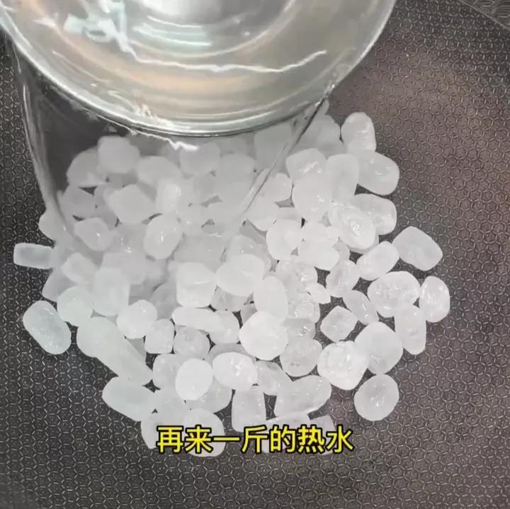 炒糖色为什么油和糖不能融为一体,炒糖色是不是就是焦糖色